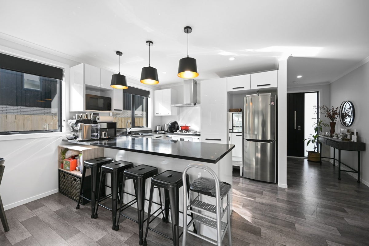 2/63 Cabourne Drive, Glenview, Hamilton - Carousel 2