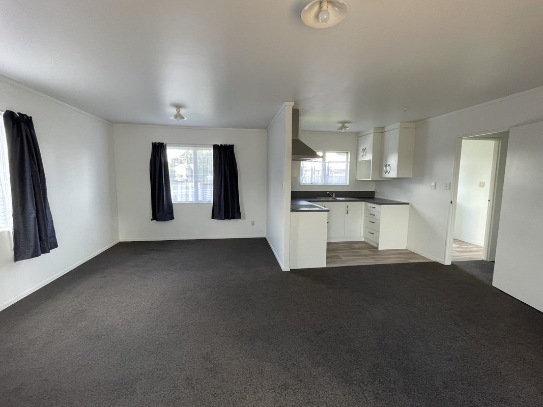 76B Kahikatea Drive, Melville, Hamilton - Carousel 1