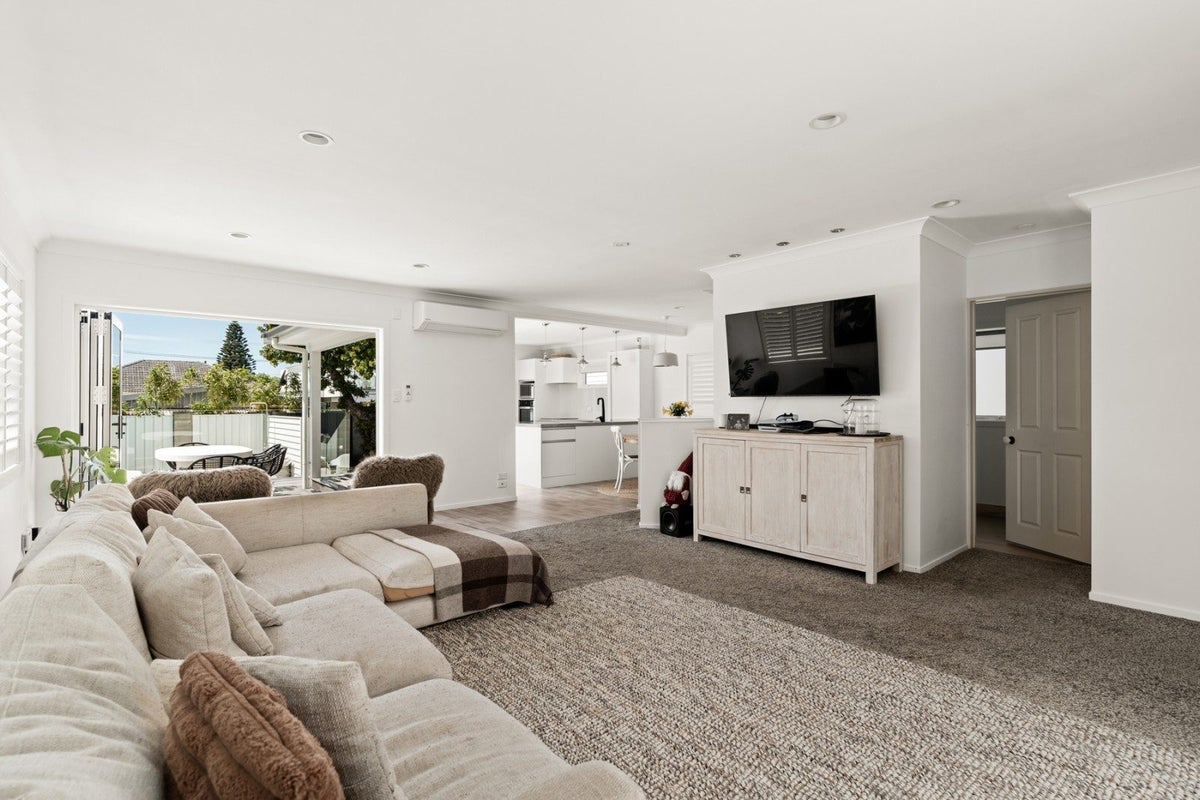 71 Oceanview Road, Mount Maunganui, Mount Maunganui - Carousel 1