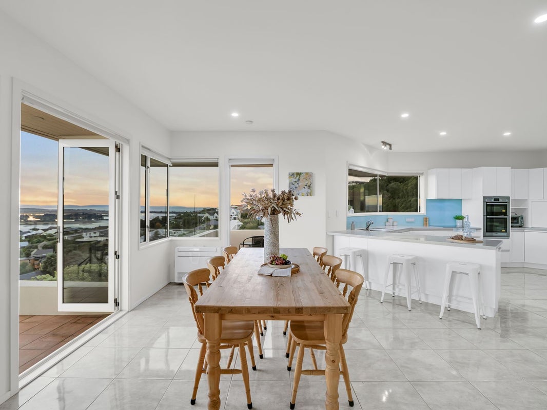 126 Cannon Hill Crescent, Mount Pleasant, Christchurch - Carousel 2