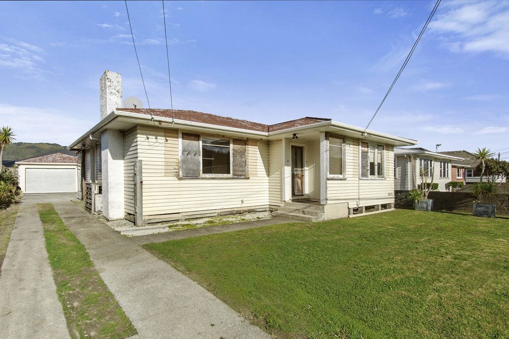 226 Taita Drive, Avalon, Lower Hutt - Carousel 1