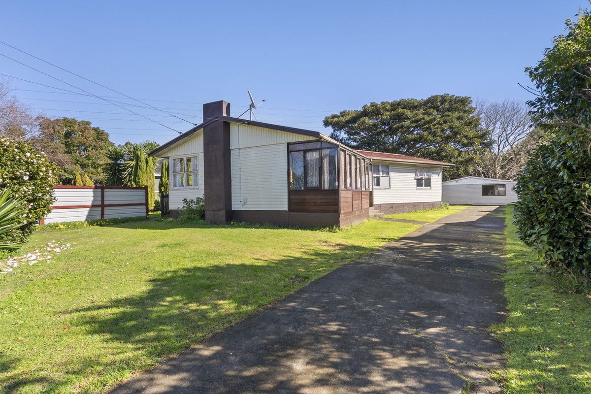 66 Clayton Avenue, Otara, Auckland - Carousel 1