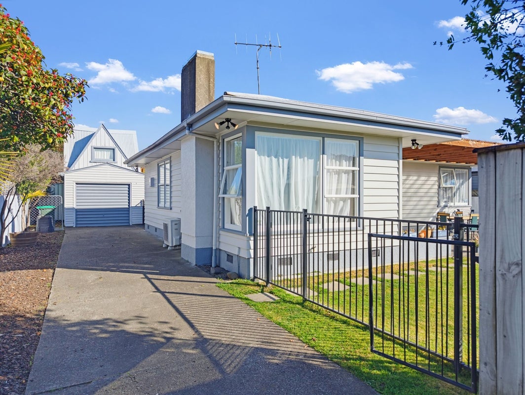 4 Exeter Crescent, Pirimai, Napier - Carousel 1