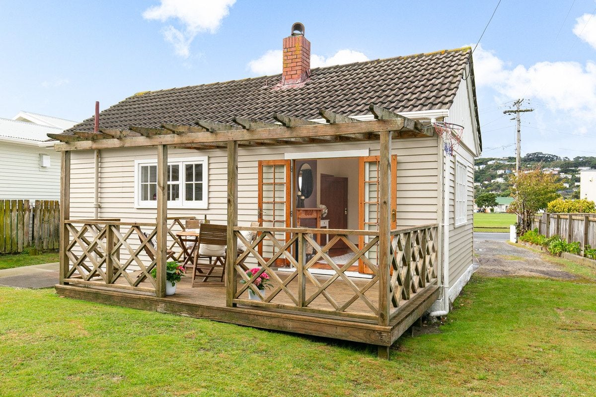 8 Crawford Green, Miramar, Wellington - Carousel 2