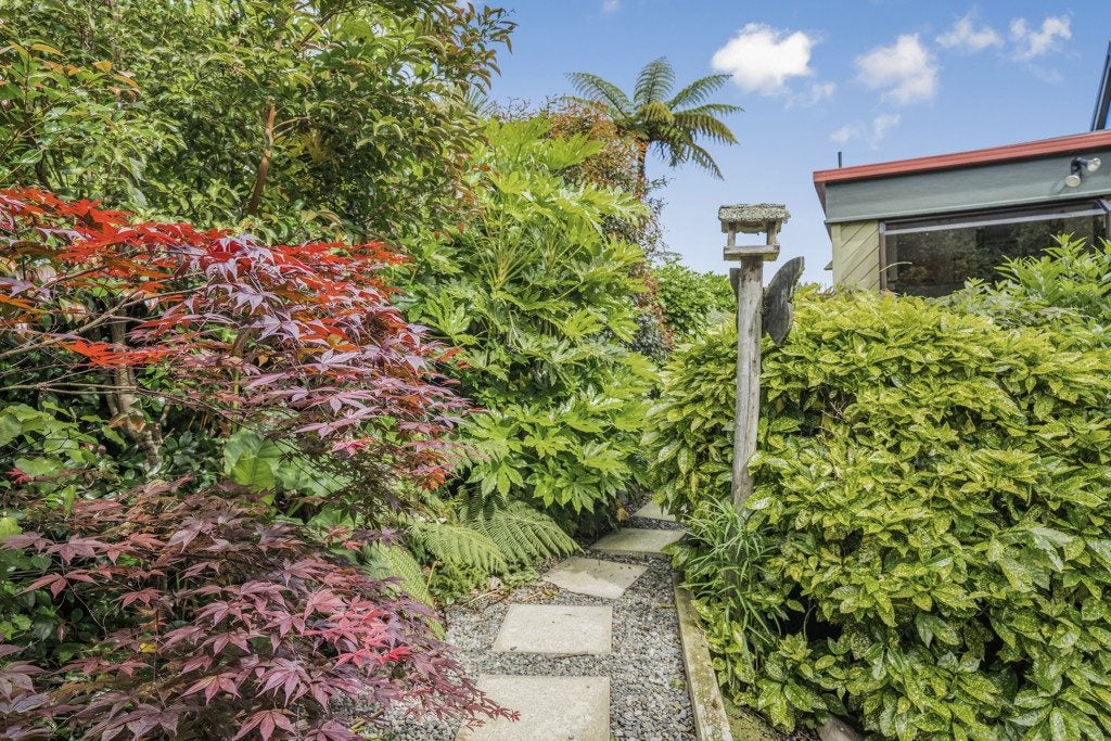 2/25 City View Grove, Harbour View, Lower Hutt - Carousel 22