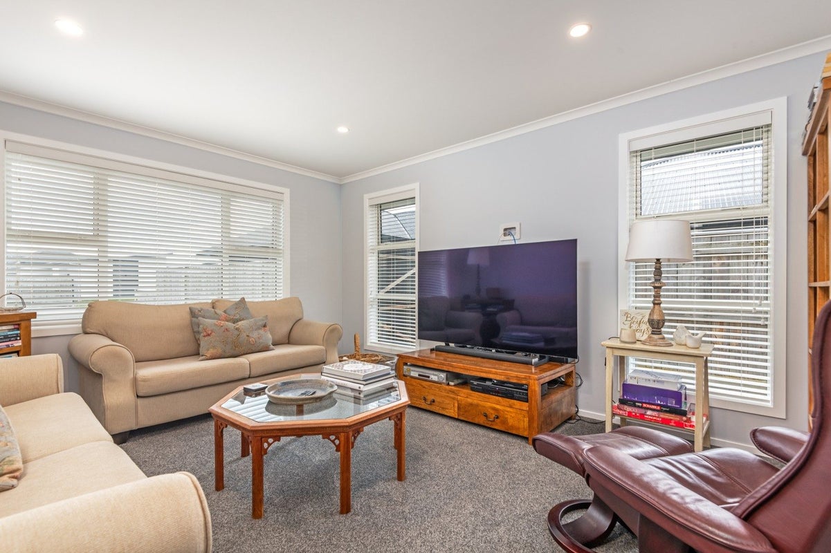 96 Johnstone Drive, Fitzherbert, Palmerston North - Carousel 2
