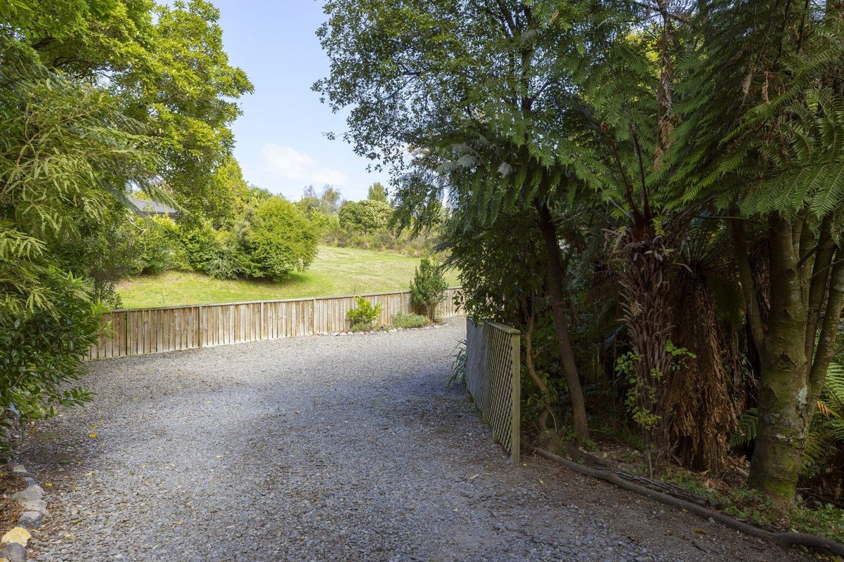 45 Ingle Avenue, Waipahihi, Taupo - Carousel 27