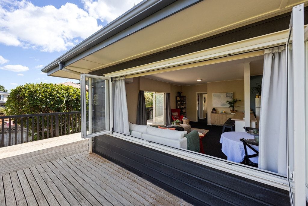 8 Alison Street, Hamilton Lake, Hamilton - Carousel 2