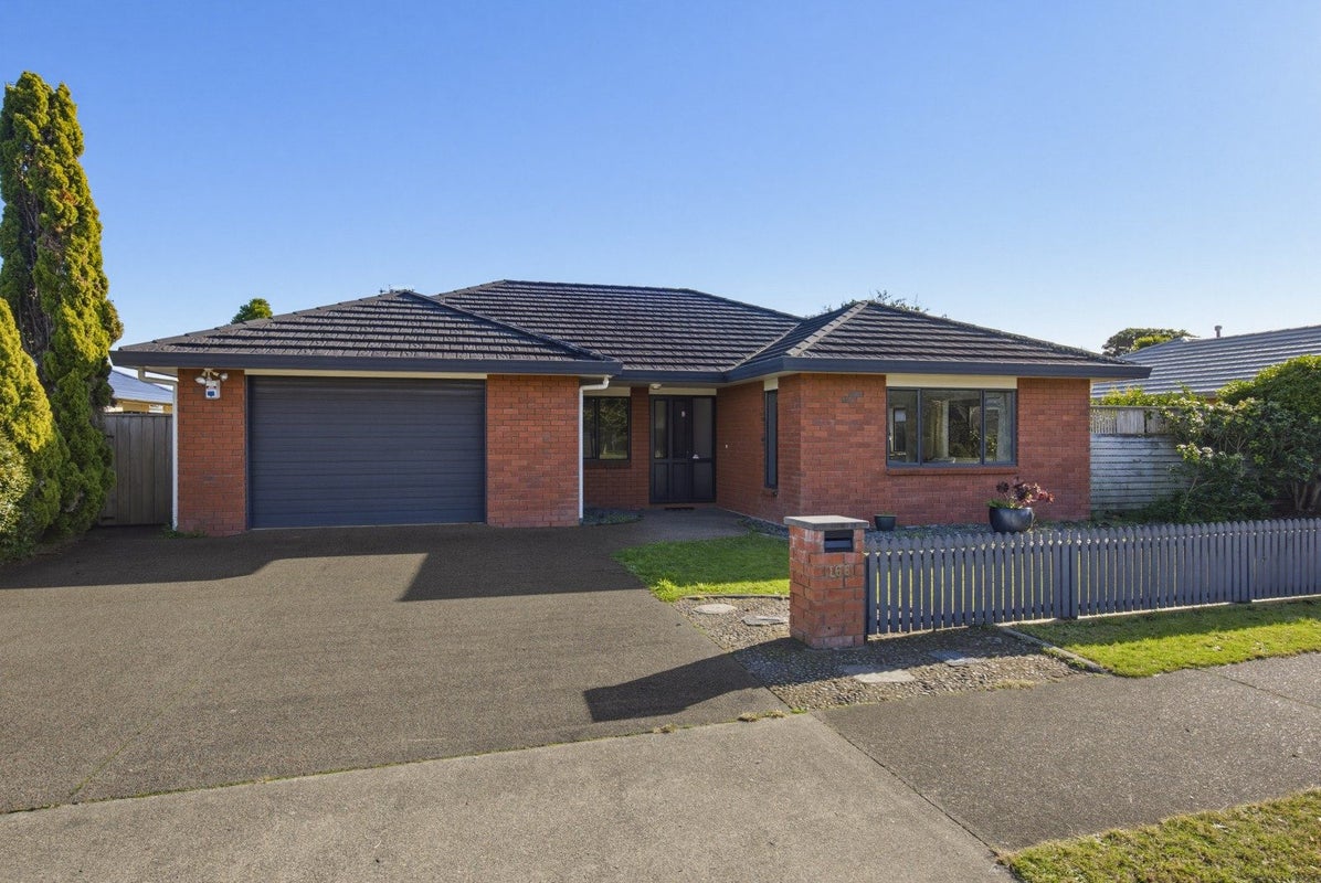168 Guildford Drive, Paraparaumu Beach, Paraparaumu - Carousel 2