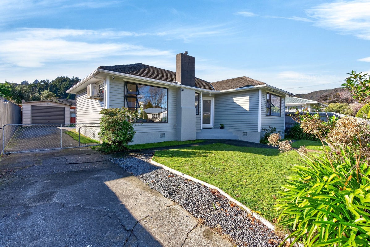 18 Richard Grove, Stokes Valley, Lower Hutt - Carousel 1