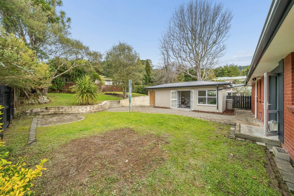 12 Forest Road, Pinehaven, Upper Hutt - Carousel 27