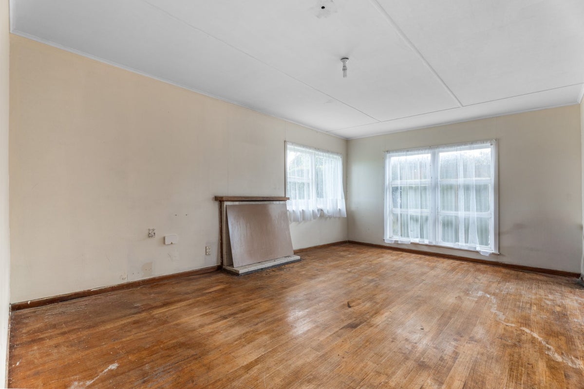 37 Featherston Crescent, Otara, Auckland - Carousel 2