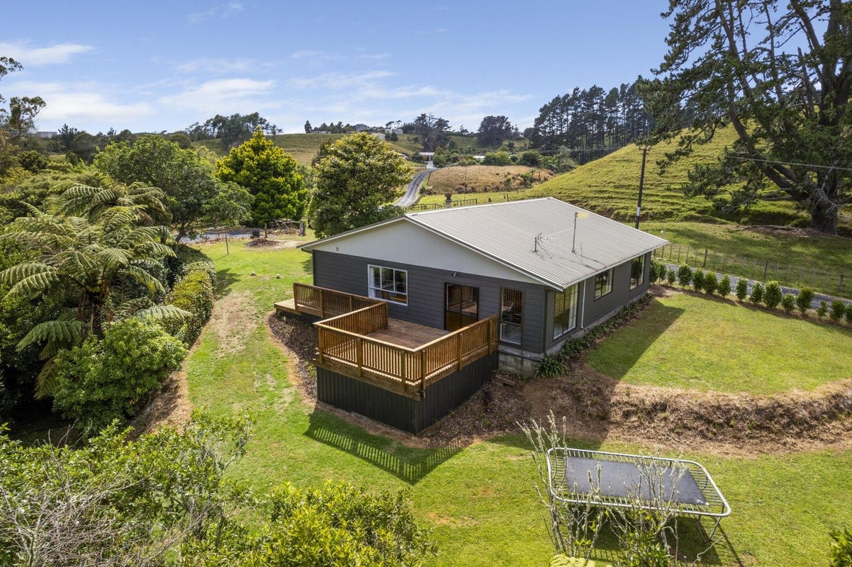 77 Dorset Road, Hillsborough, New Plymouth - Carousel 1