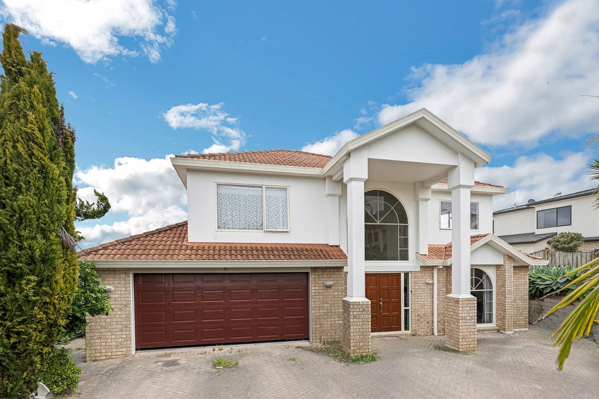 8 Sesame Grove, Goodwood Heights, Auckland - Carousel 1