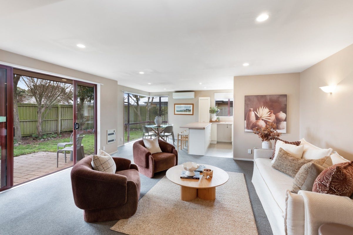 2/172 Langdons Road, Northcote, Christchurch - Carousel 1
