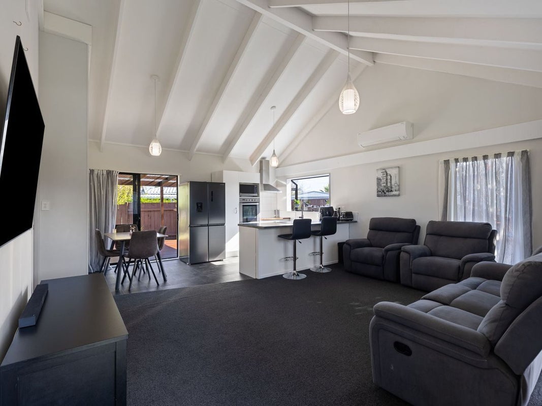 1 Lydia Place, Kelvin Grove, Palmerston North - Carousel 2