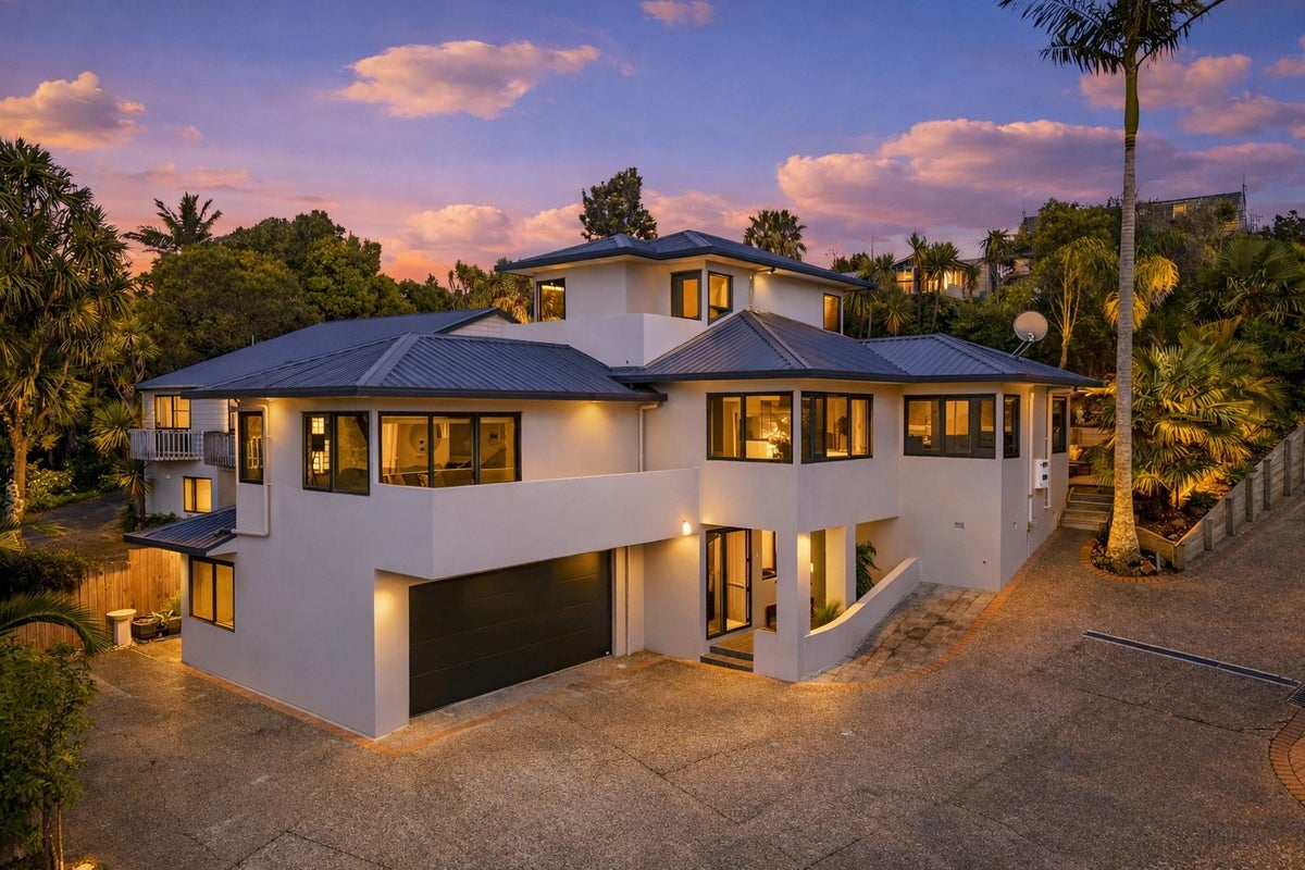 1/70B Carlisle Road, Browns Bay, Auckland - Carousel 1