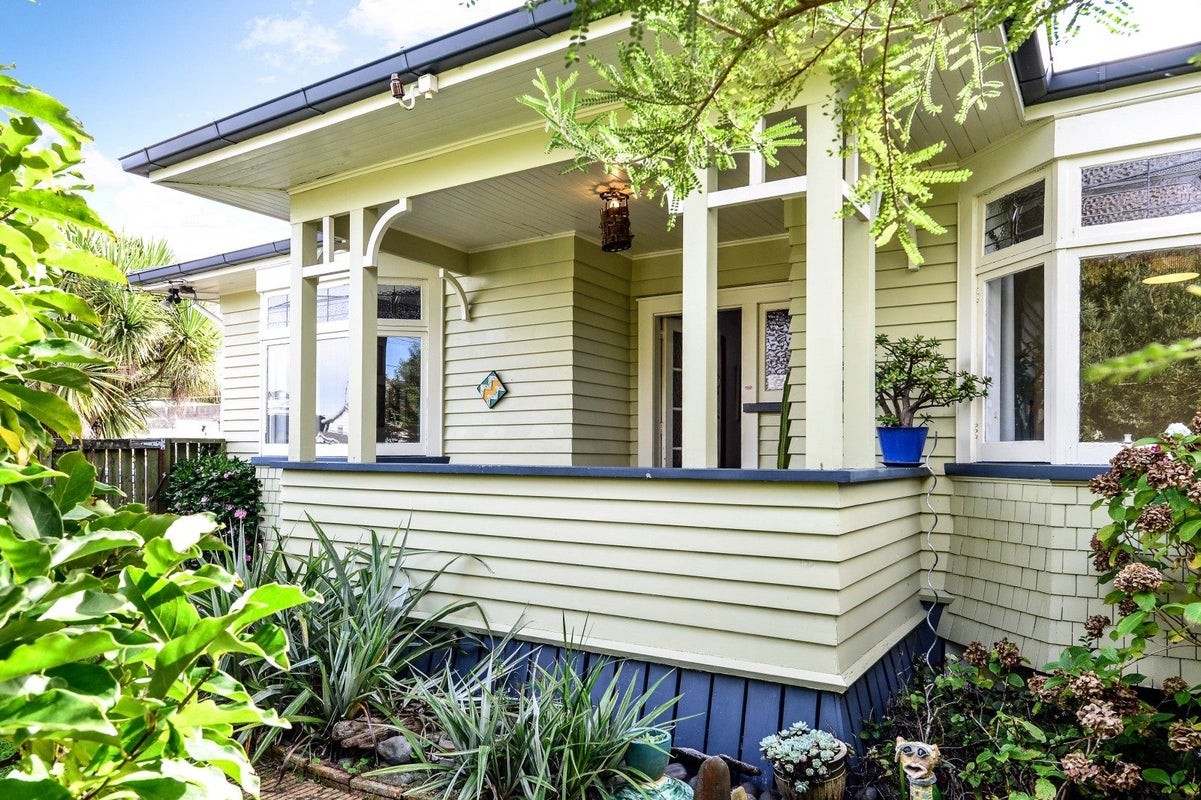 7 Myrtle Street, Hamilton East, Hamilton - Carousel 2