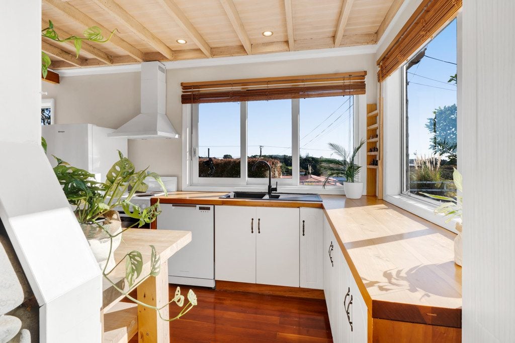 111 Frankley Road, Frankleigh Park, New Plymouth - Carousel 1