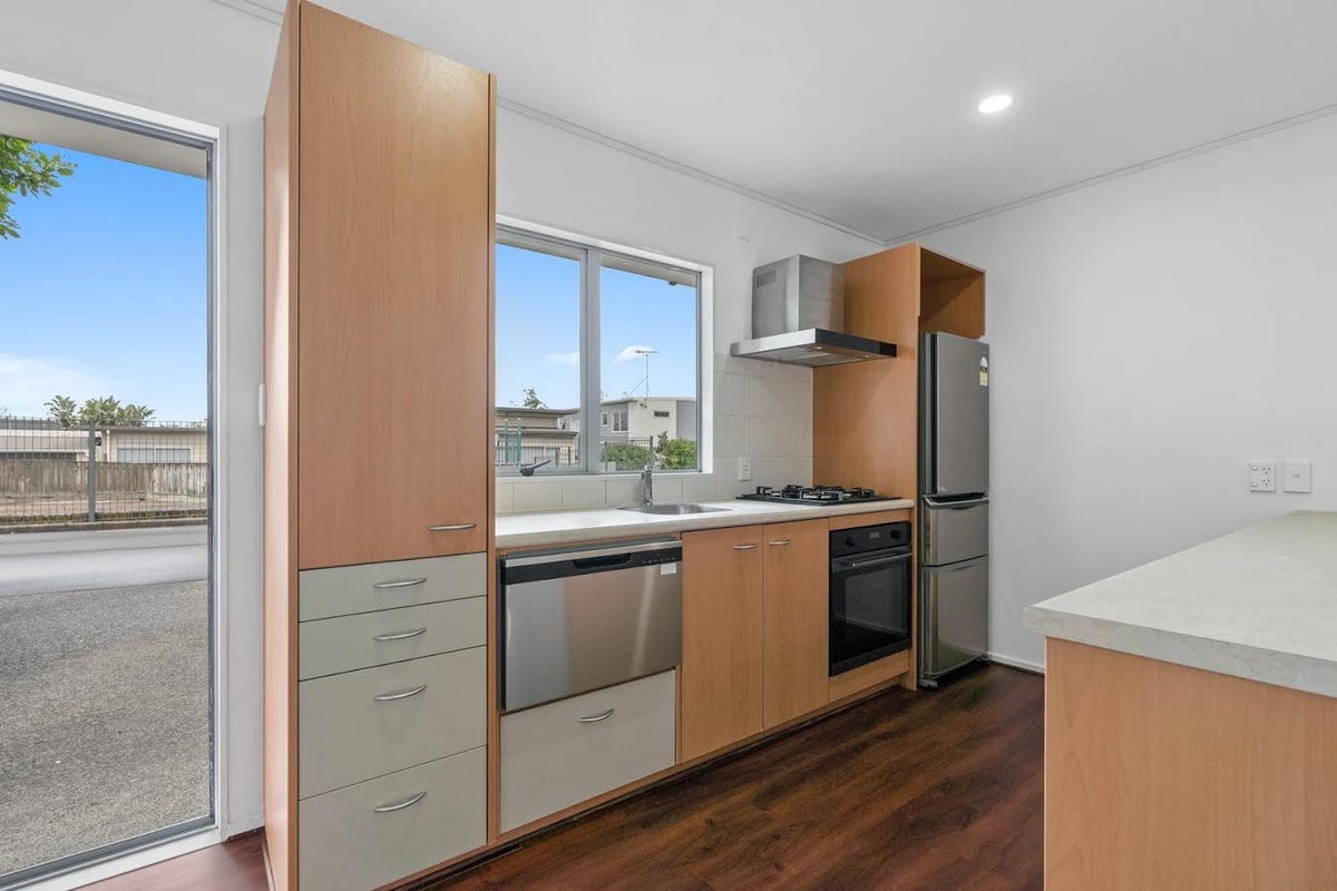 7/218 Captain Springs Road, Te Papapa, Auckland - Carousel 2