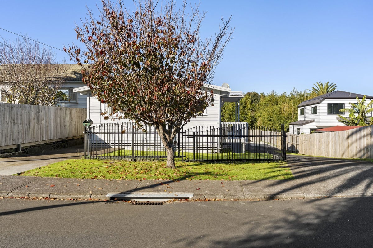 1 Pukeora Road, Otahuhu, Auckland - Carousel 30