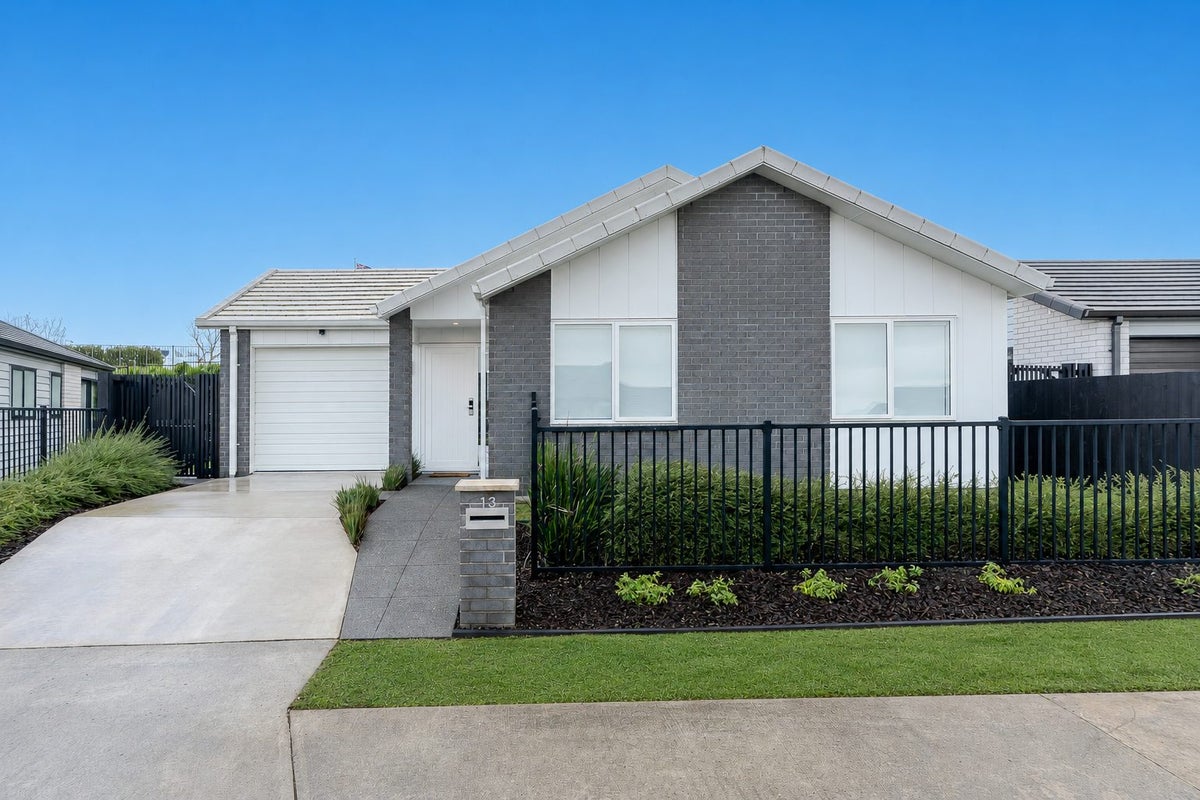 13 Temepara Drive, Temple View, Hamilton - Carousel 1