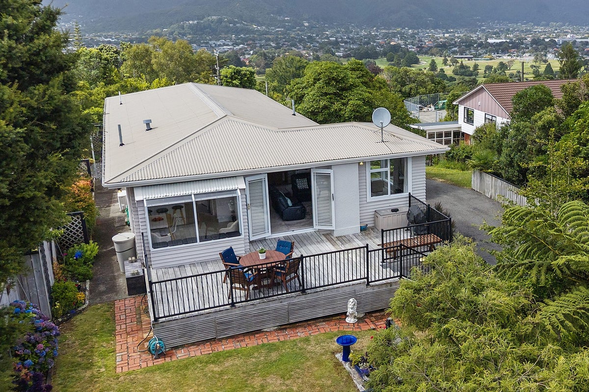 69 Belmont Terrace, Belmont, Lower Hutt - Carousel 2