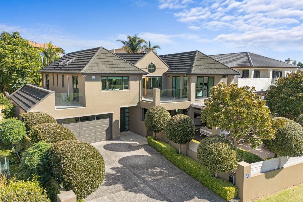 9 Onemana Way, Te Atatu Peninsula, Auckland - Carousel 1