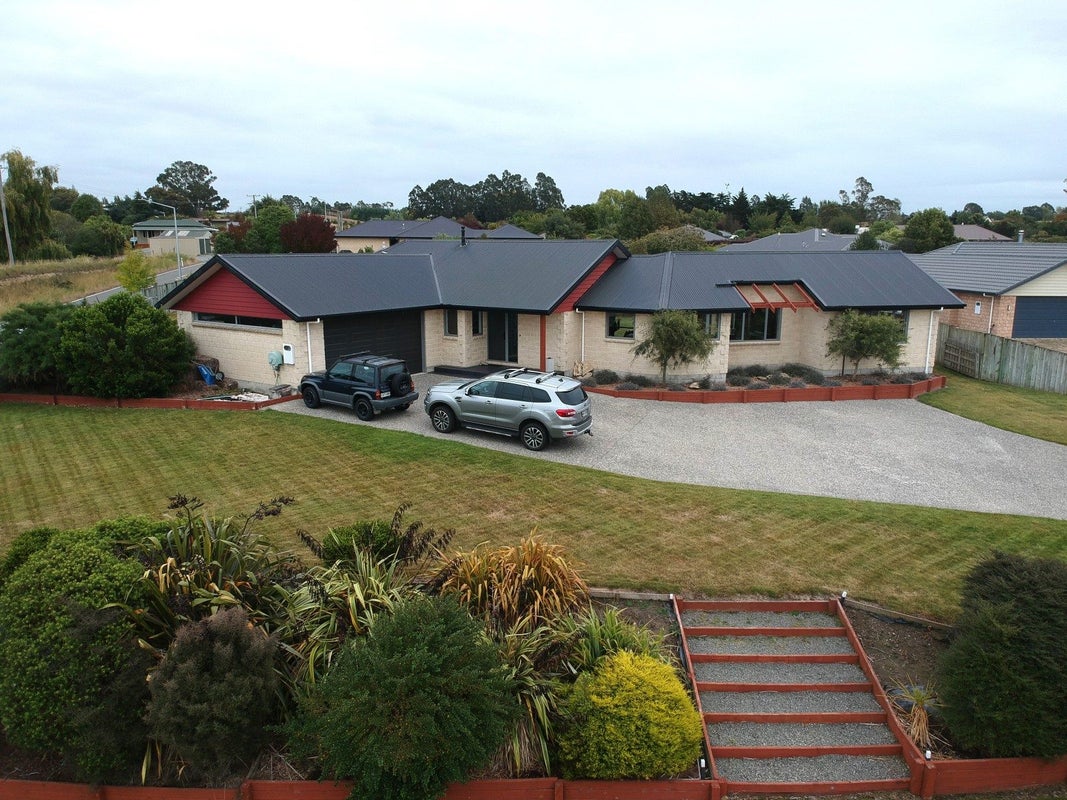 2 Blue Stone Drive, Waiareka Junction, Oamaru - Carousel 1