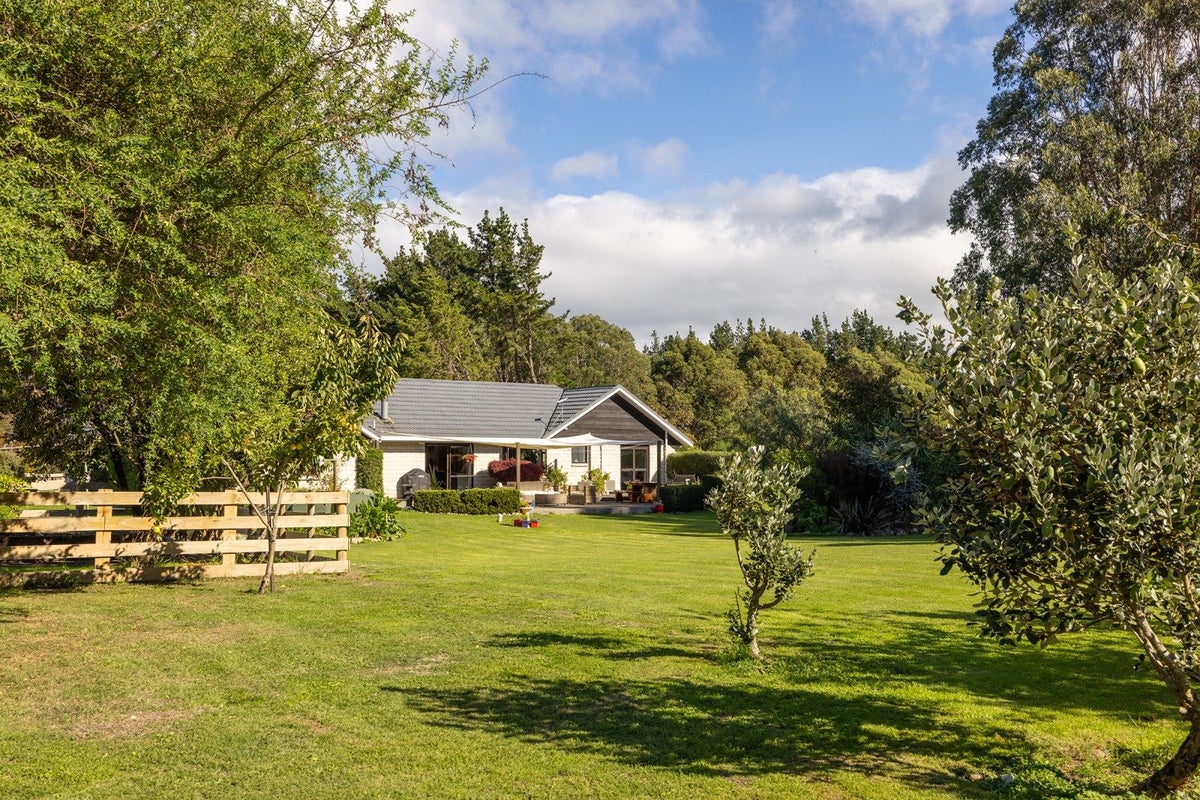 768 State Highway 2, Masterton - Carousel 1