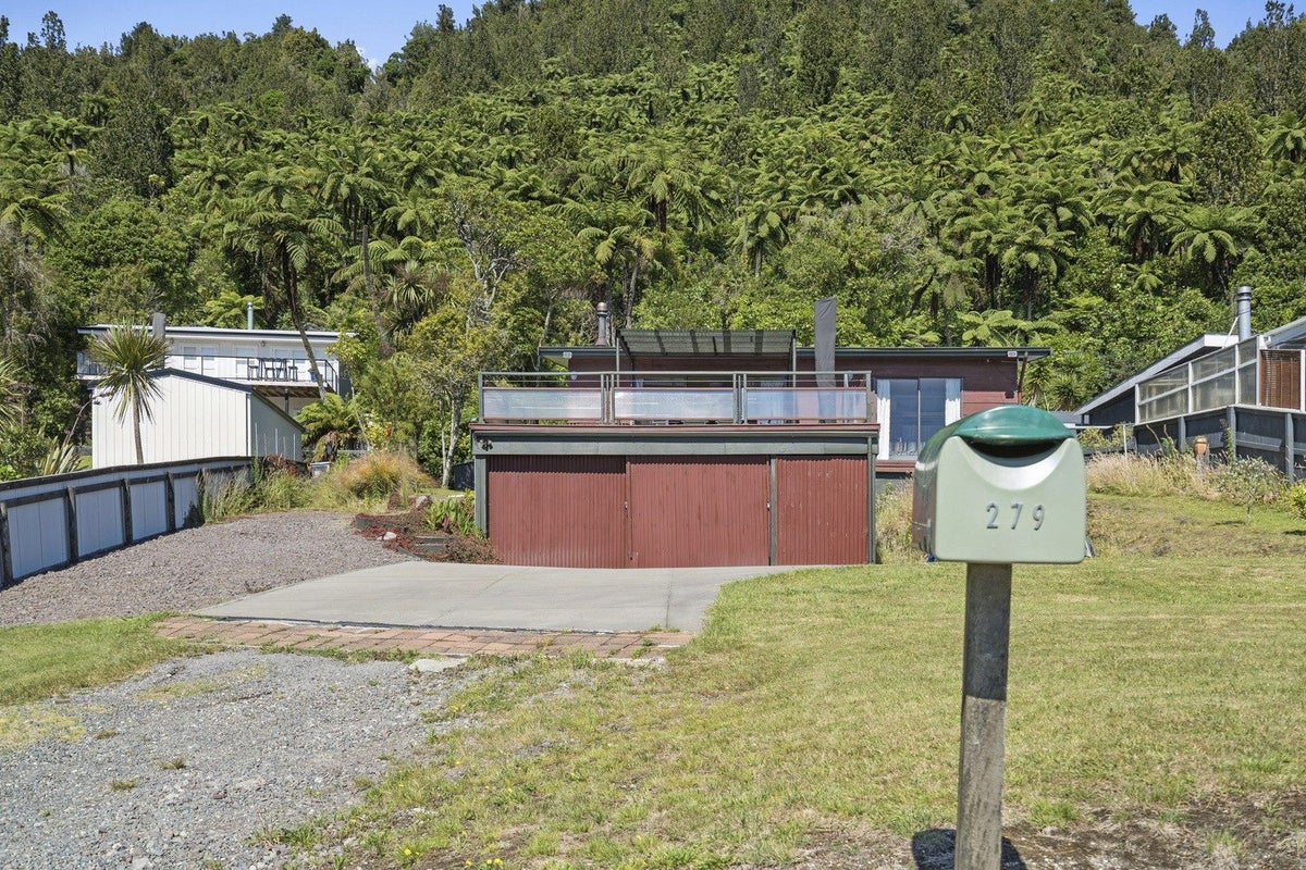 279 State Highway 30, Lake Rotoma, Rotorua - Carousel 23