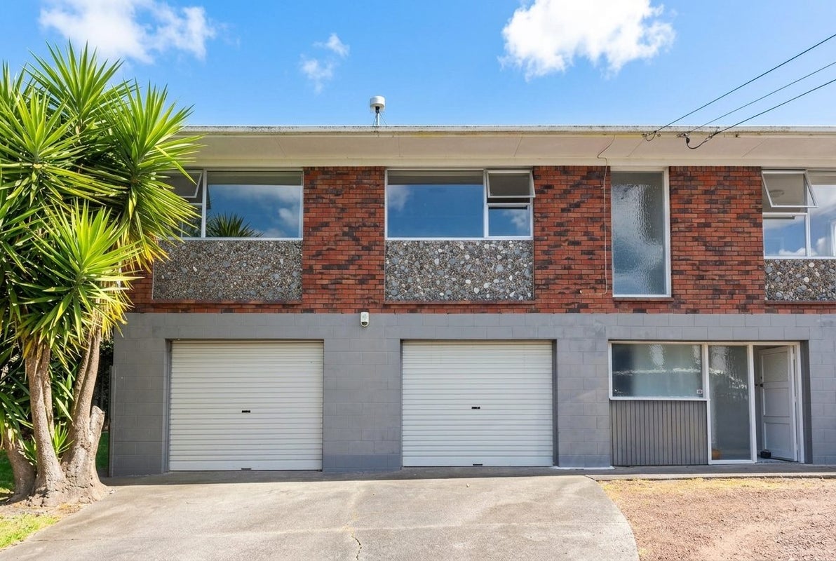 1A Cyclarama Crescent, Massey, Waitakere City, Auckland - Carousel 1