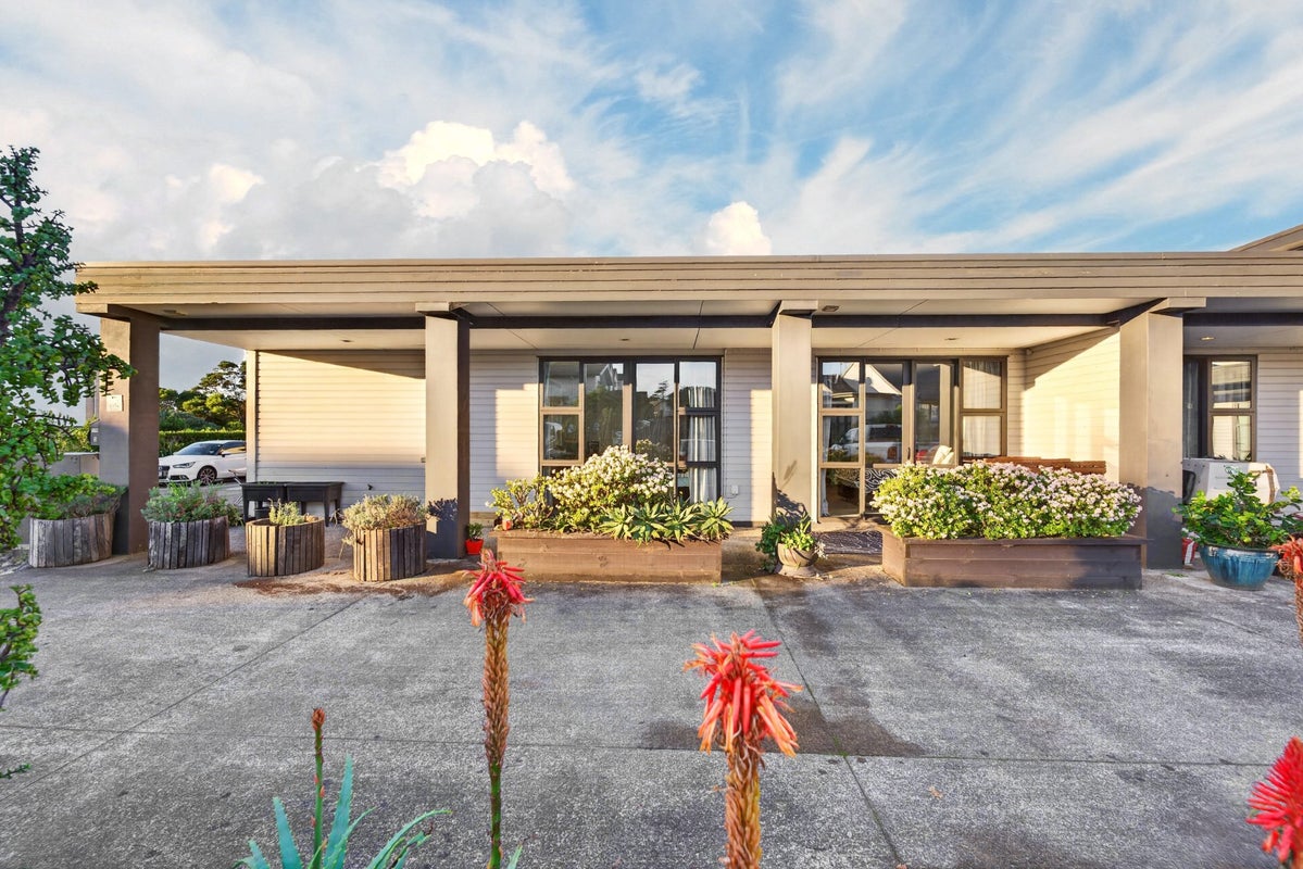 3/176 Mcleod Road, Te Atatu South, Auckland - Carousel 1