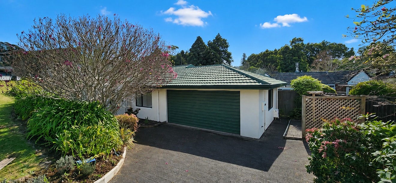 6 Redwood Crescent, Westown, New Plymouth - Carousel 1