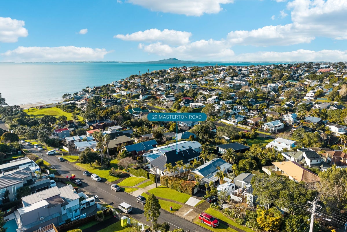 29 Masterton Road, Rothesay Bay, Auckland - Carousel 1