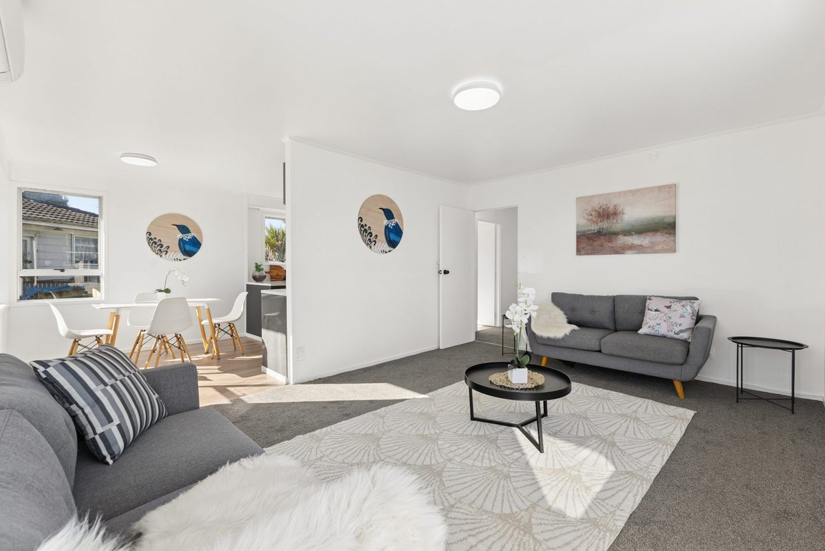 7 Pushon Place, Clendon Park, Auckland - Carousel 1