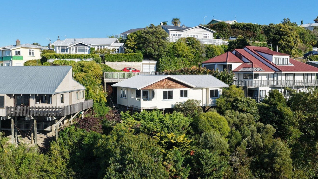 7 Guys Hill Road, Hospital Hill, Napier - Carousel 1