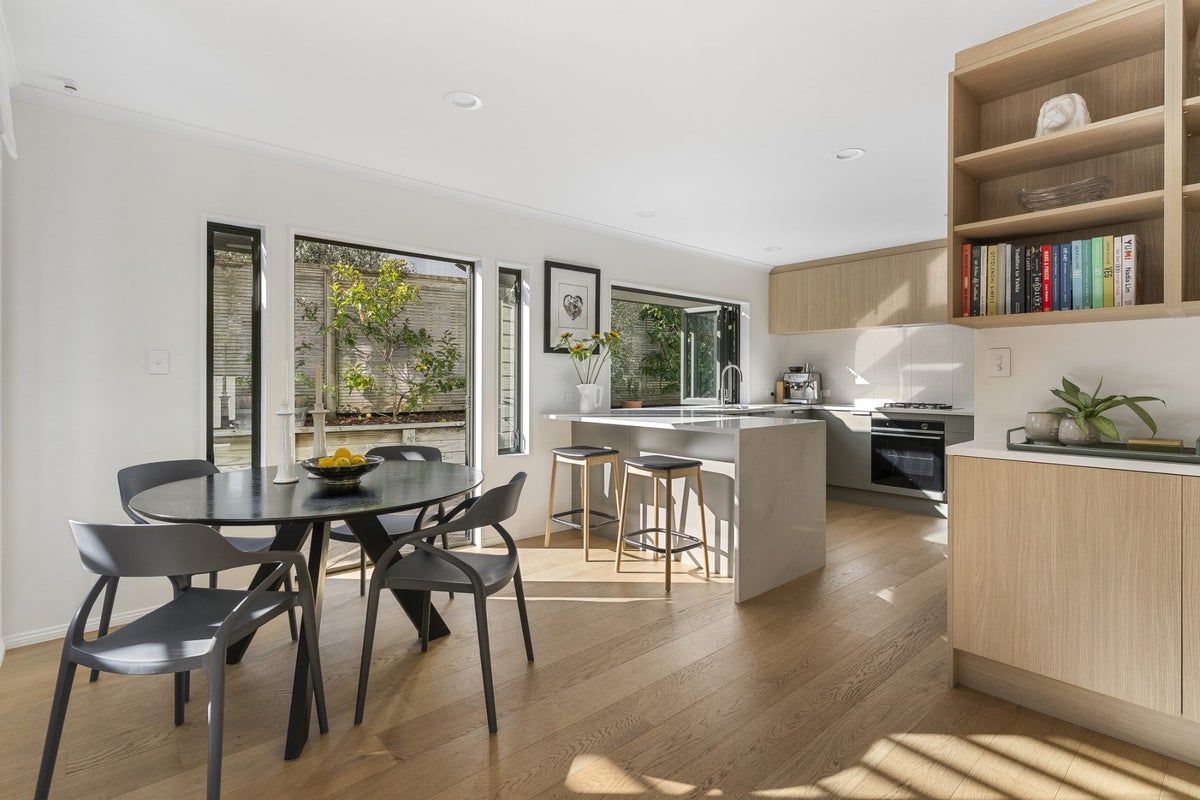 12A Appleyard Crescent, Meadowbank, Auckland - Carousel 2