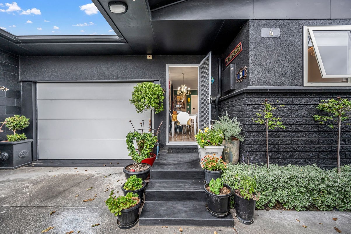 4/1 GARDINER ST, WESTSHORE, NAPIER - Carousel 1