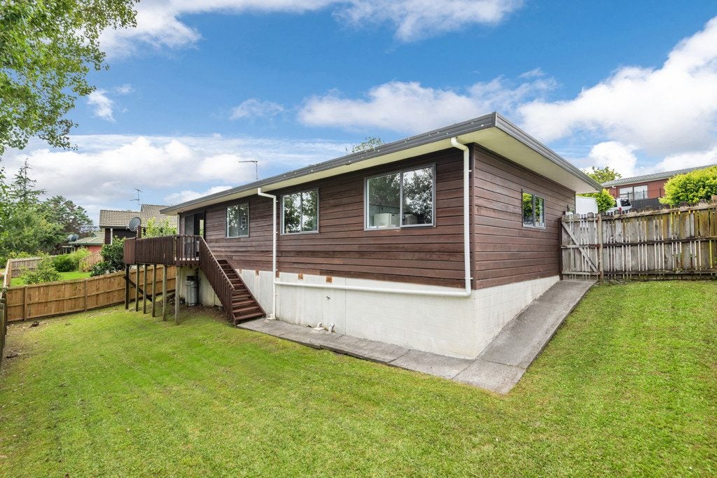 2/18 Altair Place, Windsor Park, Auckland - Carousel 1
