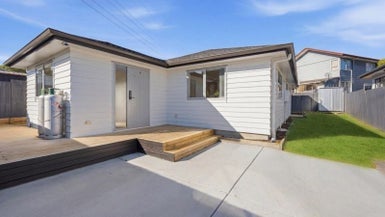 31 Meadowood Drive, Unsworth Heights, Auckland - Carousel 1