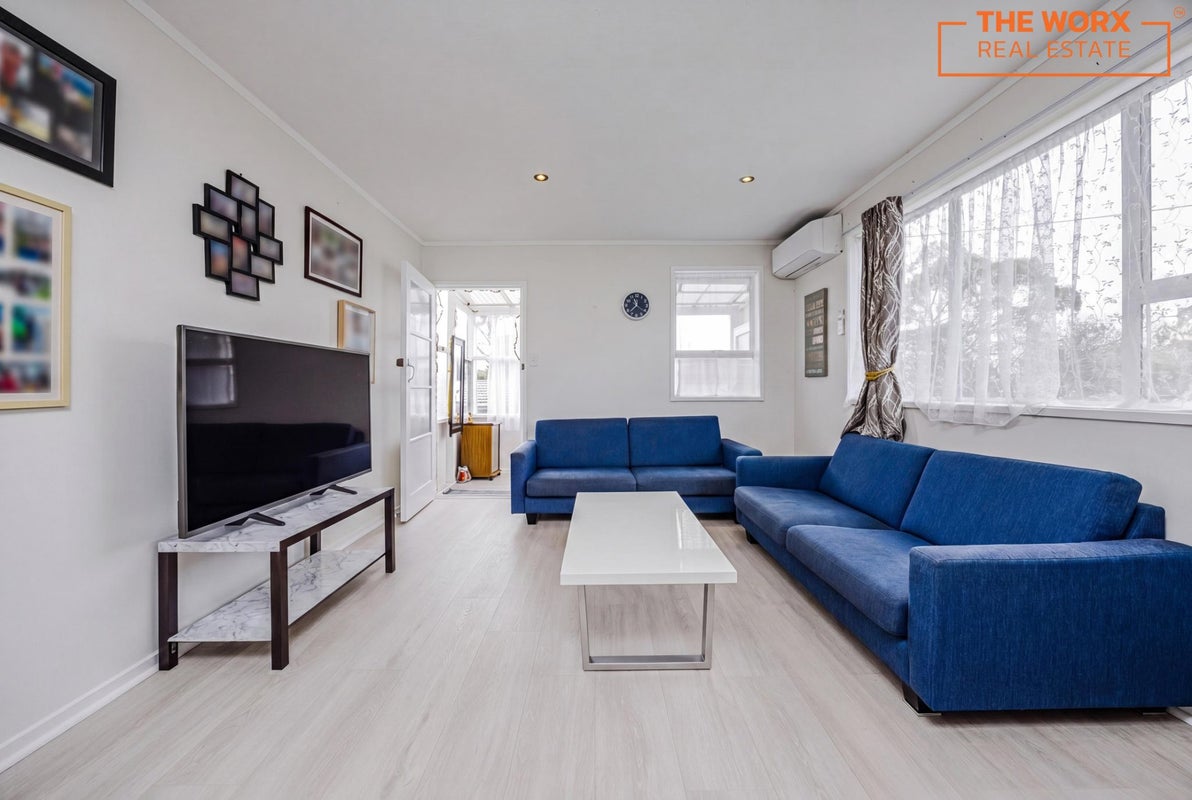 2/17 Roberts Road, Te Atatu South, Auckland - Carousel 2