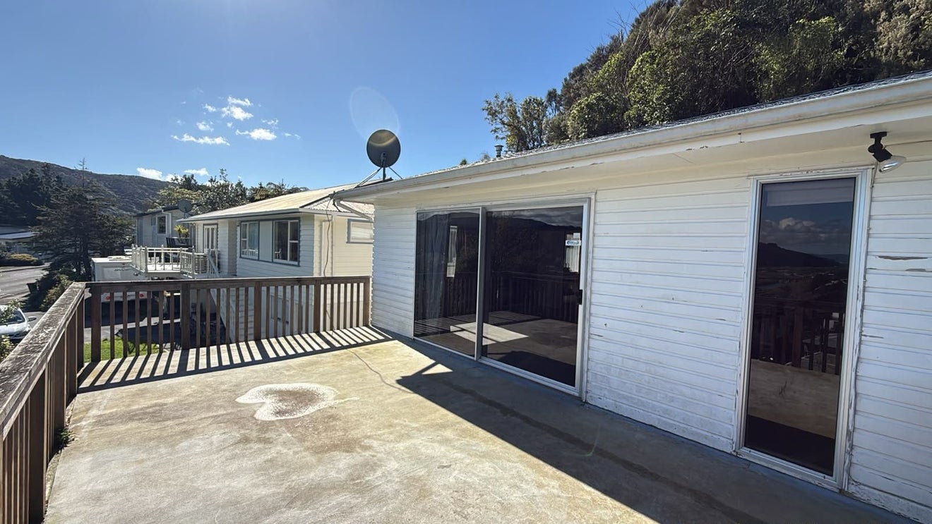 8 Kingsley Street, Stokes Valley, Lower Hutt - Carousel 1