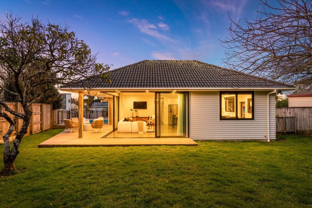 3 Shamrock Lane, Te Atatu Peninsula, Auckland - Carousel 2