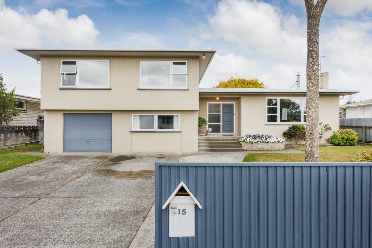 15 Belgrave Place, Awapuni, Palmerston North - Carousel 1