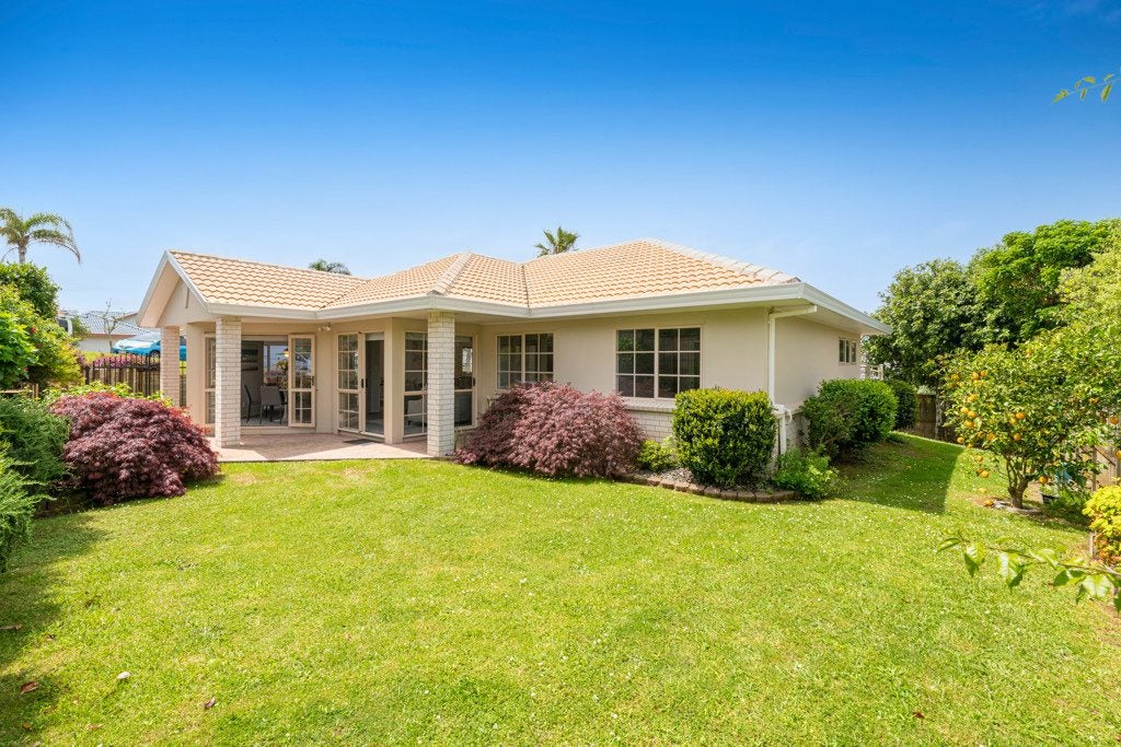 8 Godwin Court, Unsworth Heights, Auckland - Carousel 2