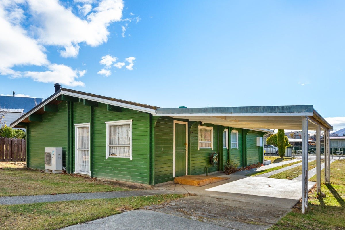 34 Black Peak Road, Omarama - Carousel 1