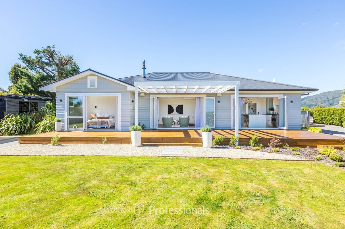 37B Mt Marua WAY, Timberlea, UPPER HUTT - Carousel 1