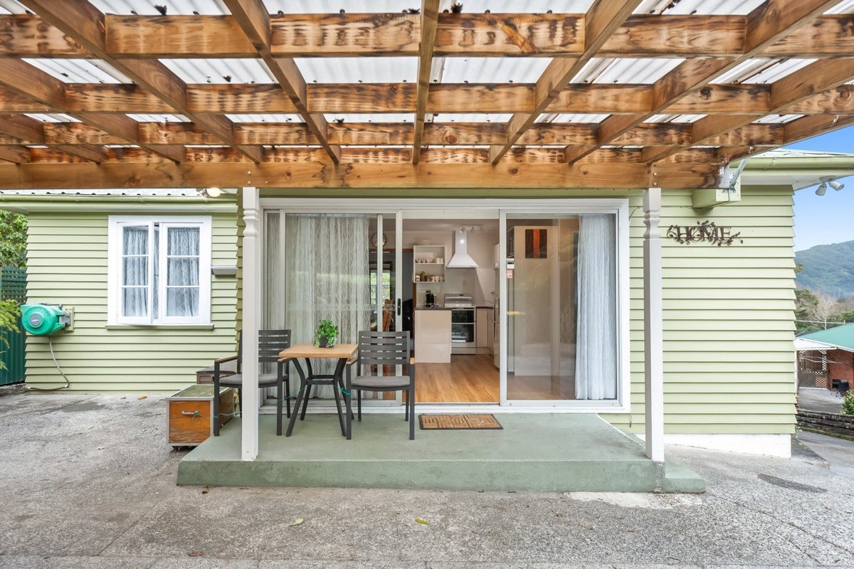 43 Moores Valley Road, Wainuiomata, Lower Hutt - Carousel 1