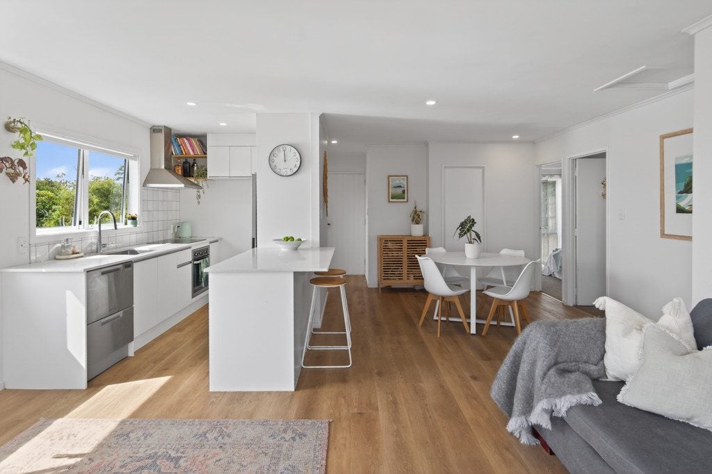 2/7 Tuscan Place, Half Moon Bay, Auckland - Carousel 2